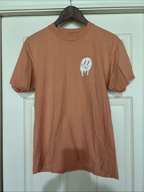 Red eight Men's Short Sleeve smiley Graphic Tee in Dusty Coral/orange